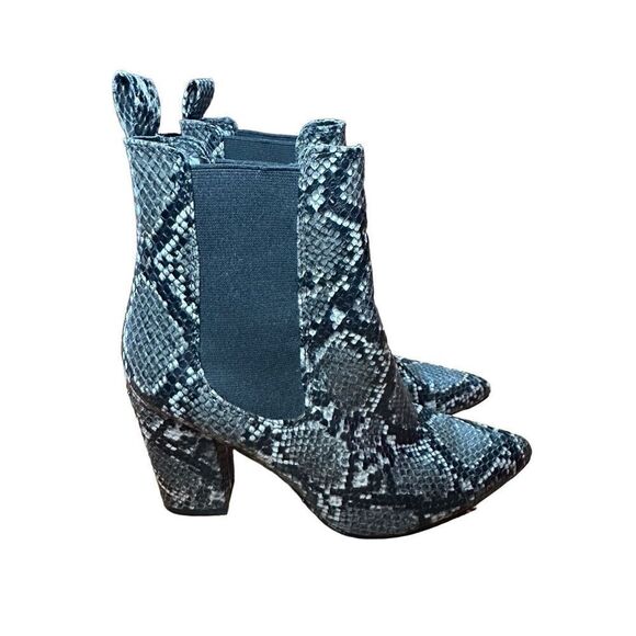 Steve Madden Subtle Snake Print Ankle Boots Sz 6.5 Grey Black Block Heeled - Picture 1 of 11
